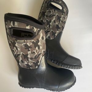 Bogs Waterproof Boots Boys Sz 2